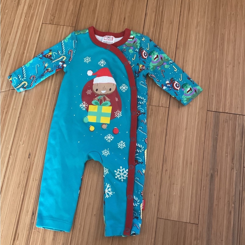 Disney Christmas Marvel Groot Baby One Piece outfit 6-9 months